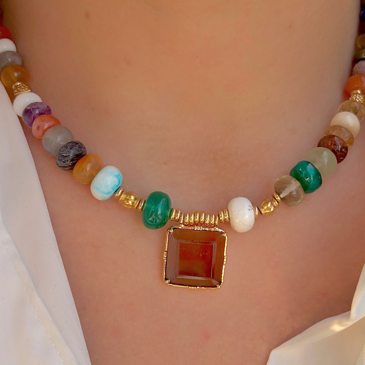 COLLIER - CARRE MULTICOLORE