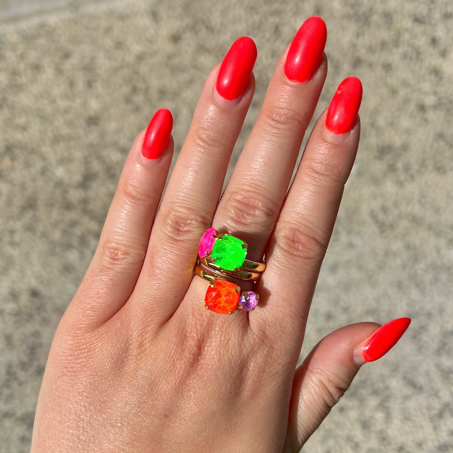 Bague Besara Fluo portée Crézus