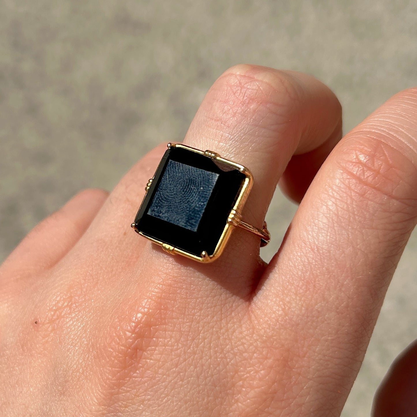 bague-carre-spinellenoire-aufildelo-divinity-sete