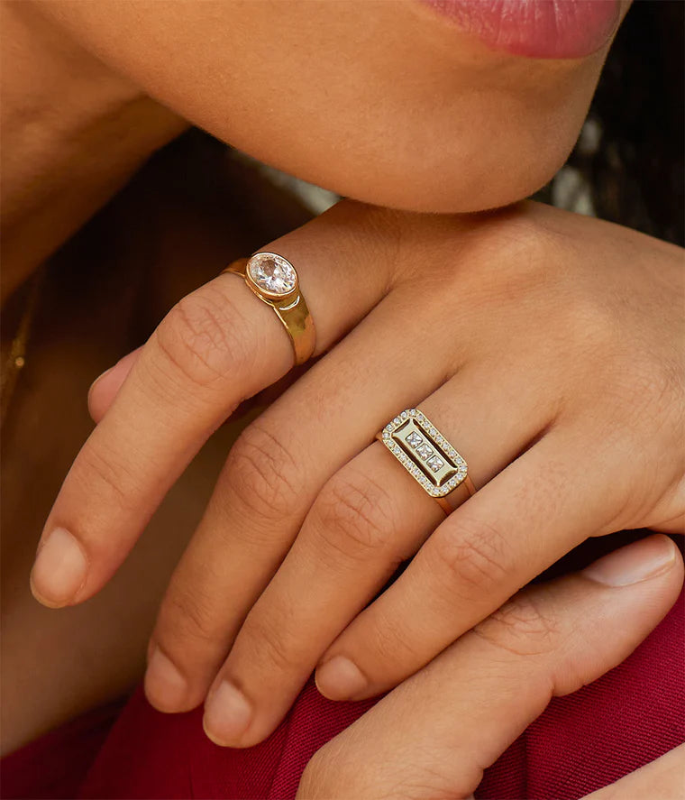 Bague Cléophée Zag portée à la main