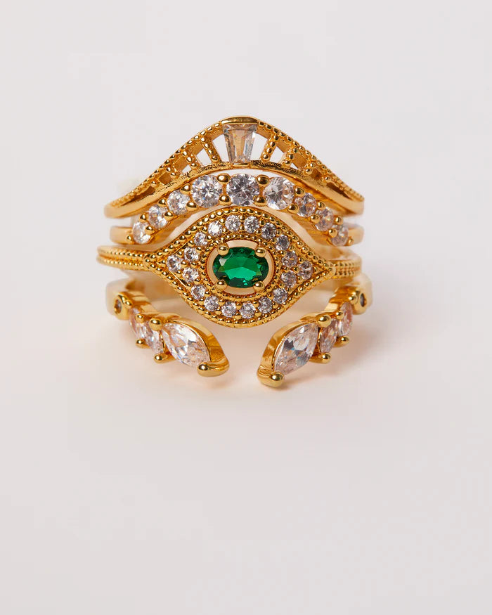 Bague Green Majestic Eye Mya Bay portée en accumulation