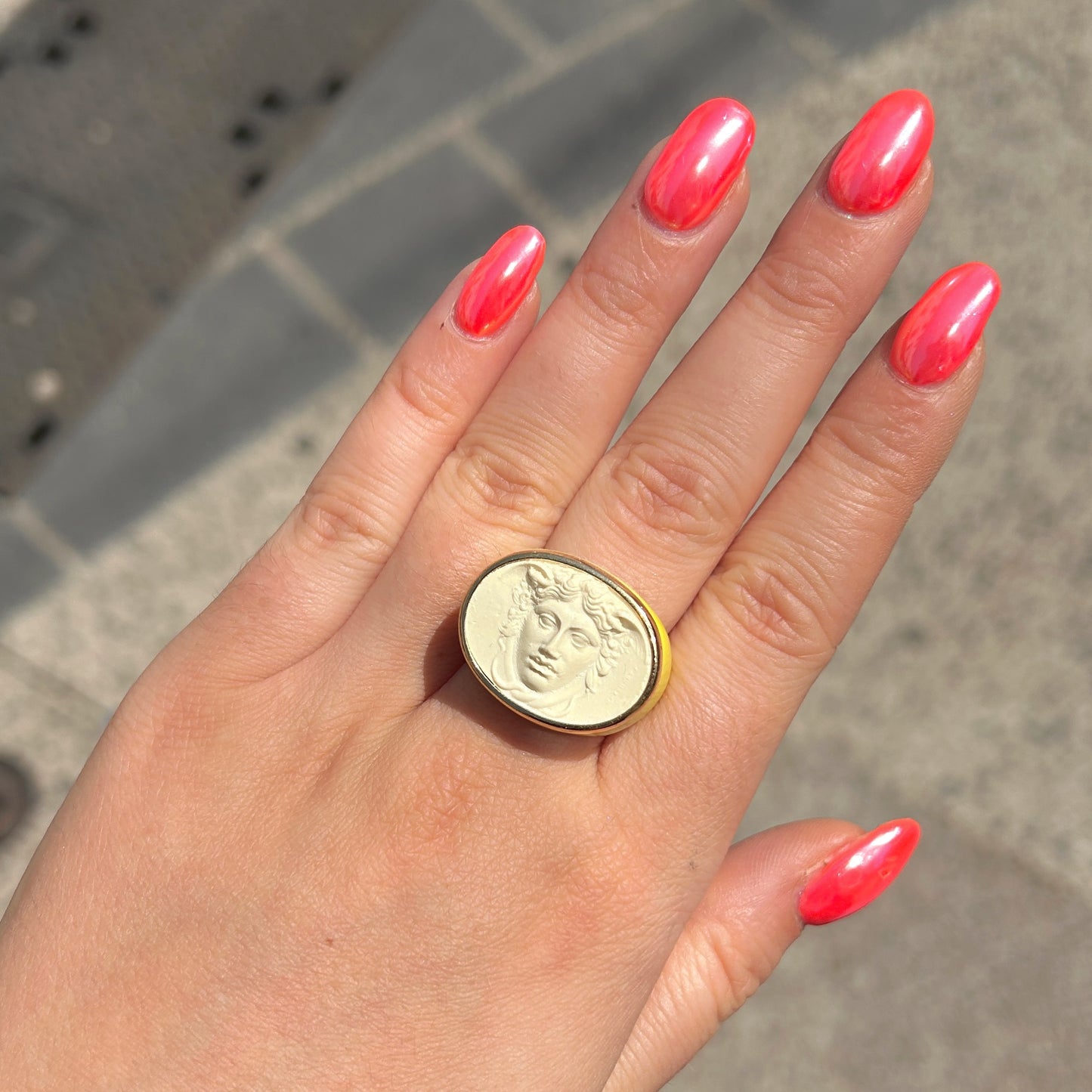 Bague visage Medusa ivoire bague jaune dorée