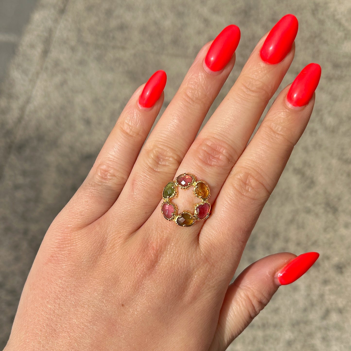 Bague portée tourmaline multicolore ronde Au Fil de Lo