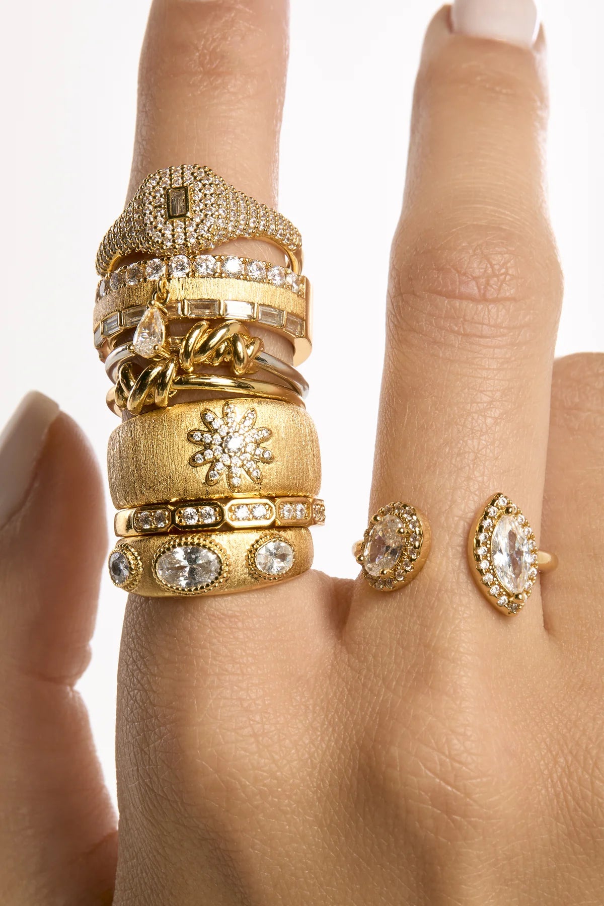 Bague Snowflake Gold MYA BAY ajustable avec flocon en strass blancs