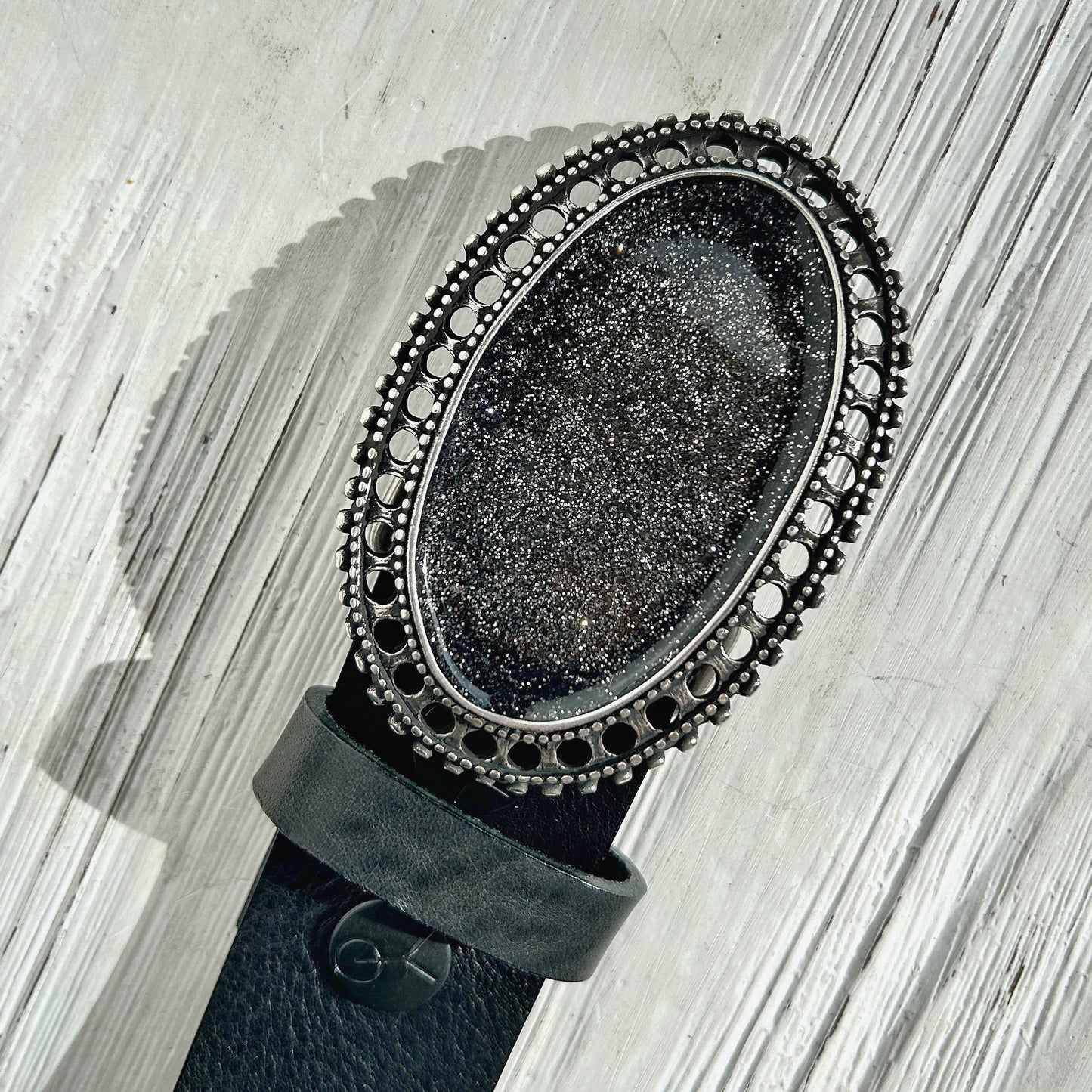 Boucle de ceinture Yolète N341 silver montée sur ceinture cuir noir