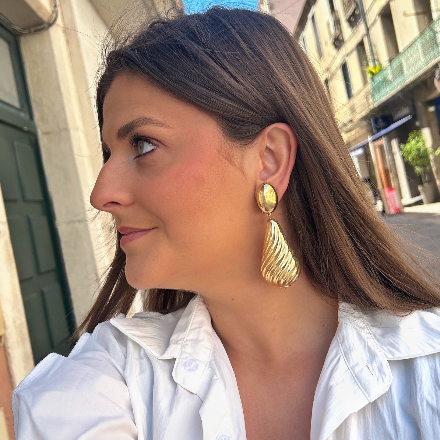 Boucles Altesse Gold Francine Bramli Paris dorées texturées portées
