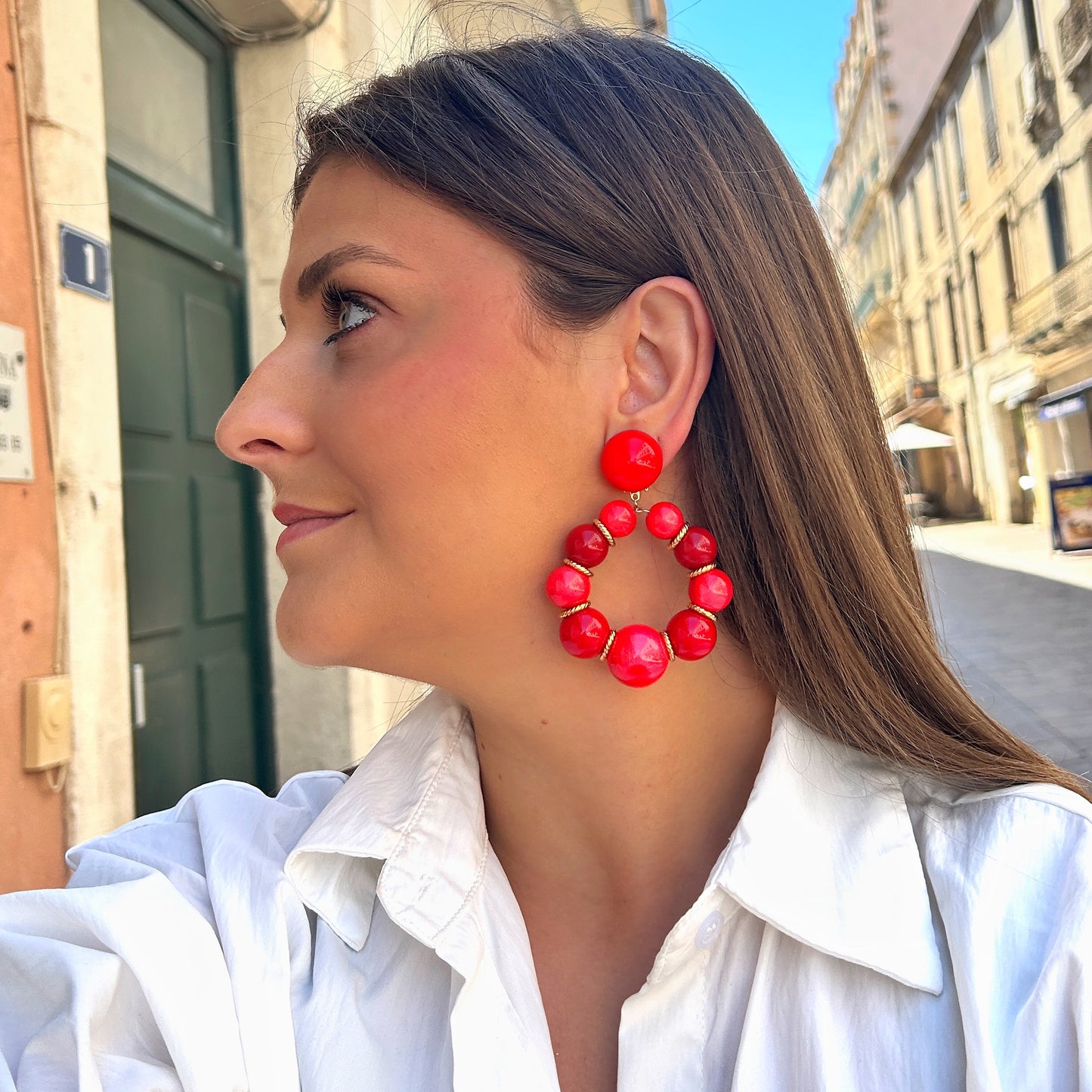 Boucles Bastille Rouge Francine Bramli Paris rouges perlées portées