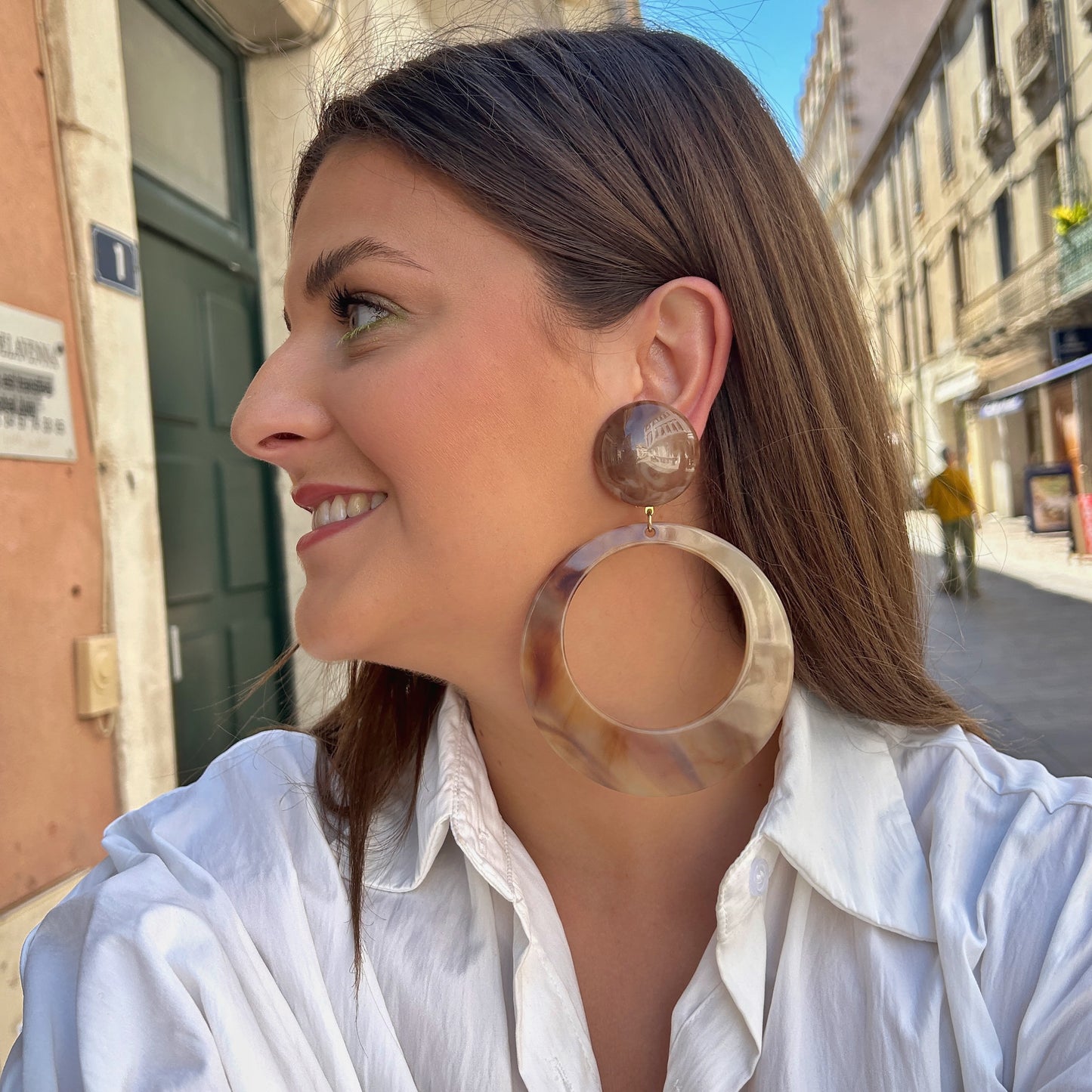 Boucles Cloé XL Francine Bramli Paris beige marbré portées