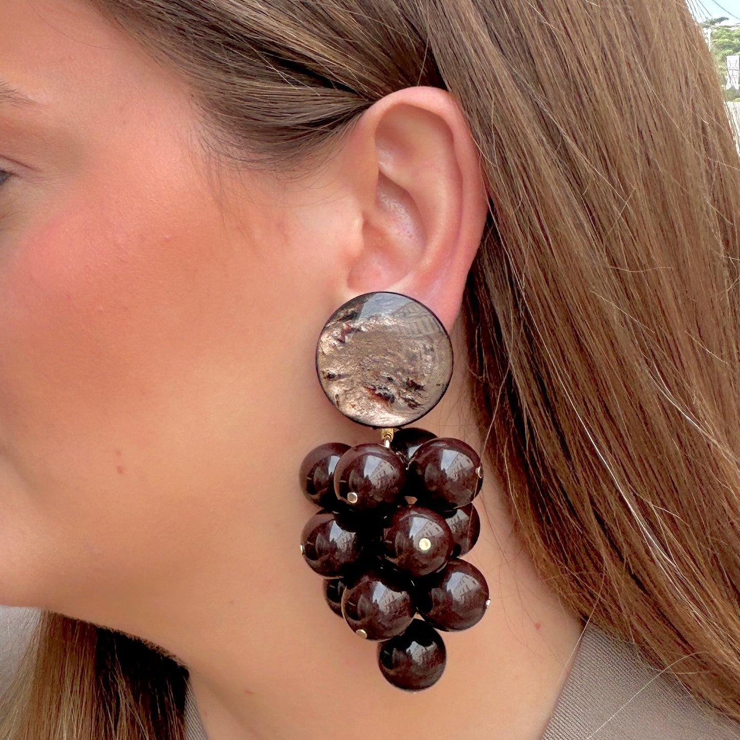 boucles-doreilles-grappe-marron-francine-bramli-divinity-sete