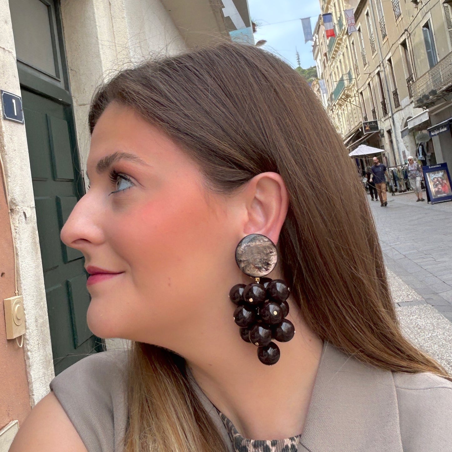 boucles-doreilles-grappe-marron-francine-bramli-divinity-sete