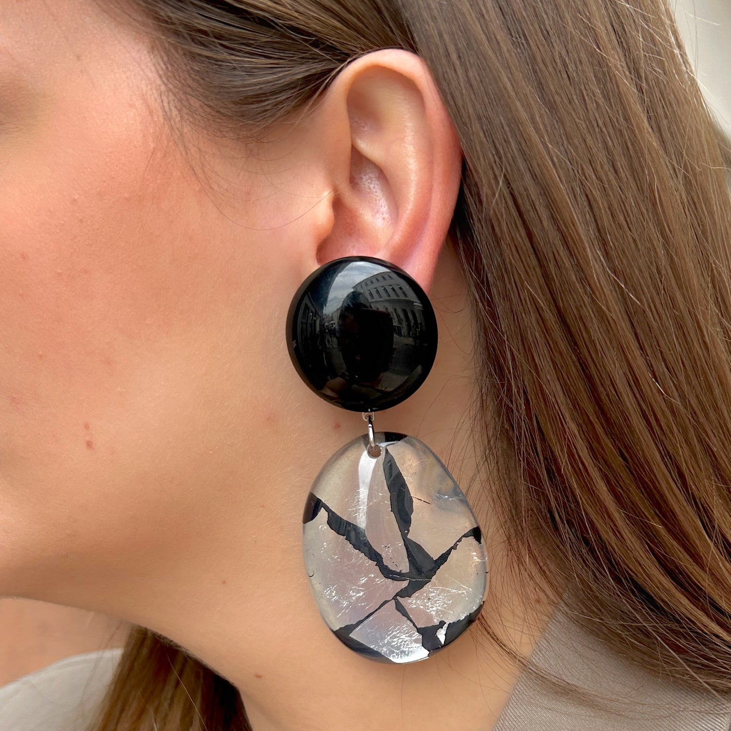 boucles-doreilles-leopard-argent-francine-bramli-divinity-sete
