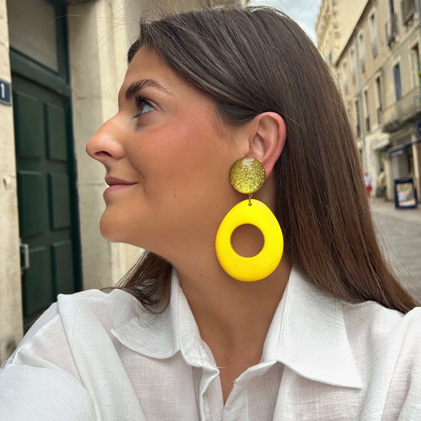 Boucles Galet Jaune Francine Bramli Paris à clip avec paillettes dorées