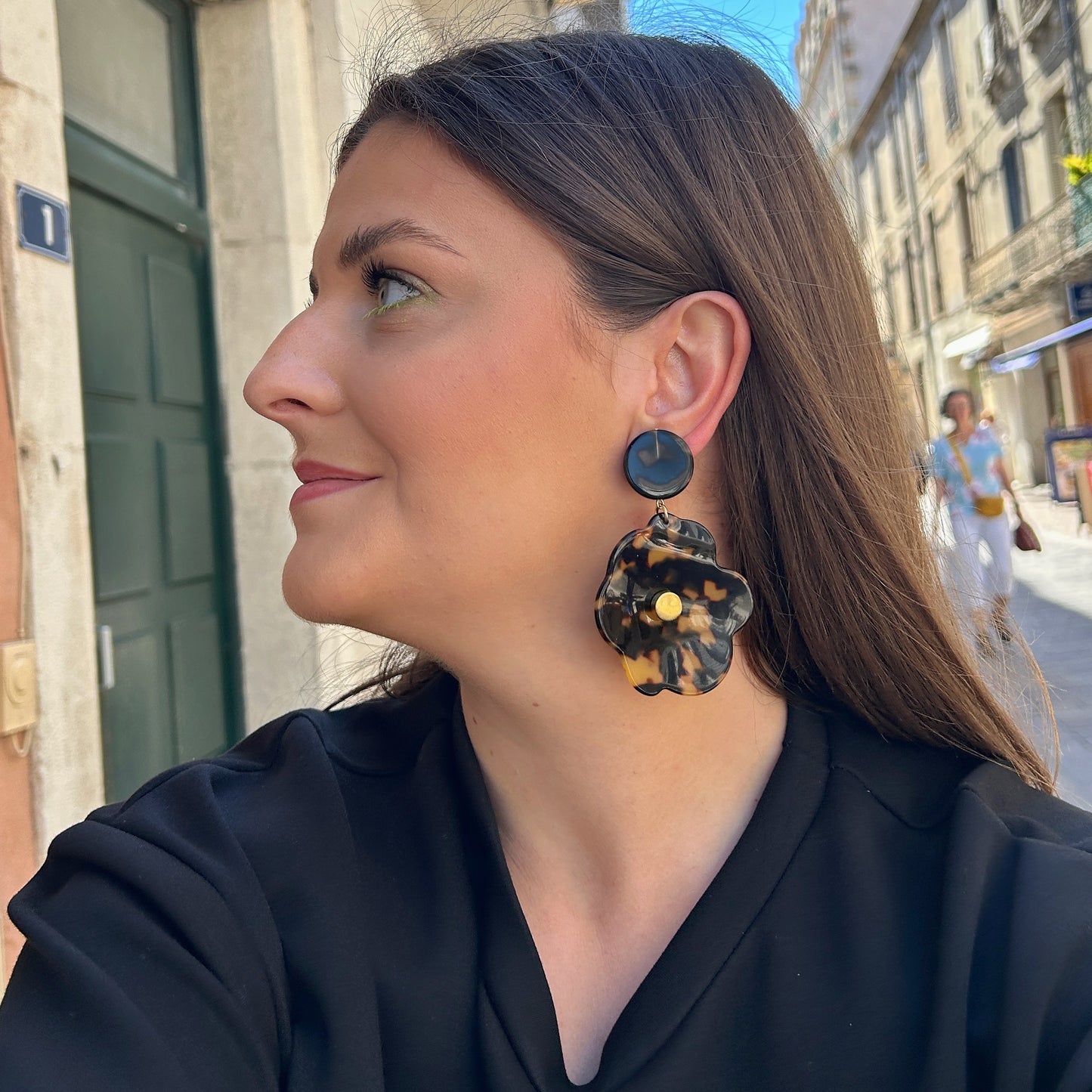 Boucles Narcisse écaille de Tokyo Francine Bramli Paris chez Divinity Sète