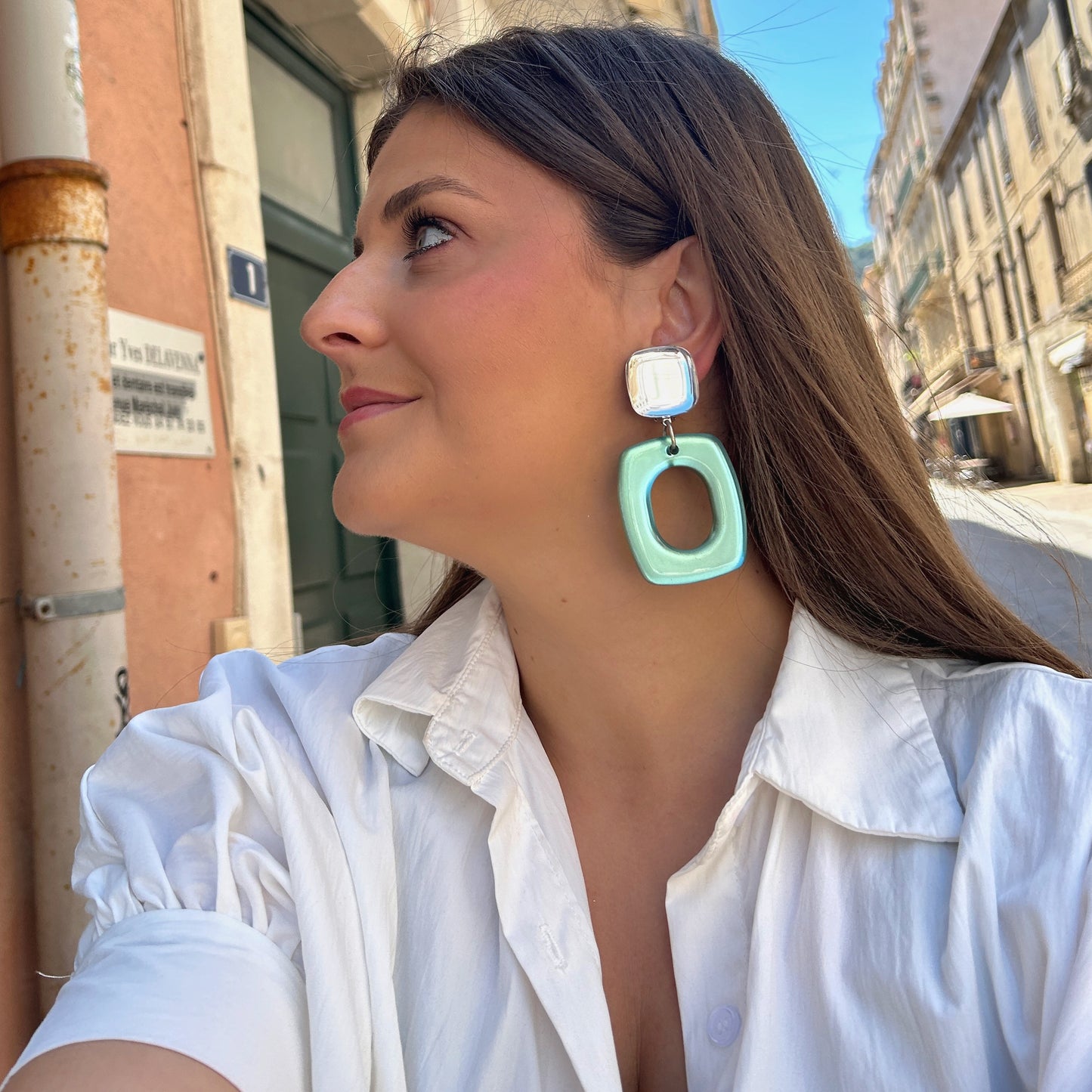 Boucles New York Spectacular Francine Bramli Paris bleu aqua et argent miroir chez Divinity Sète