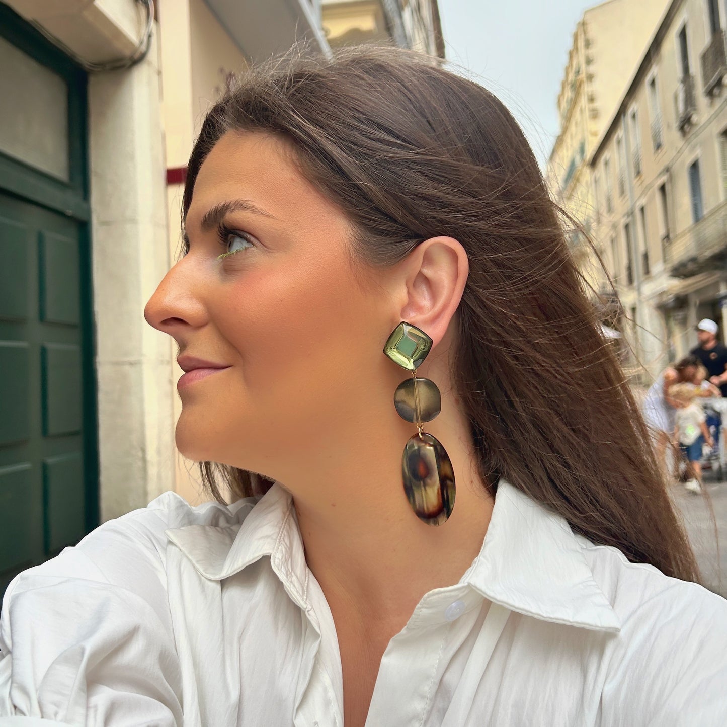boucles-oreilles-anastasia-onyx-kaki-francine-bramli.webp