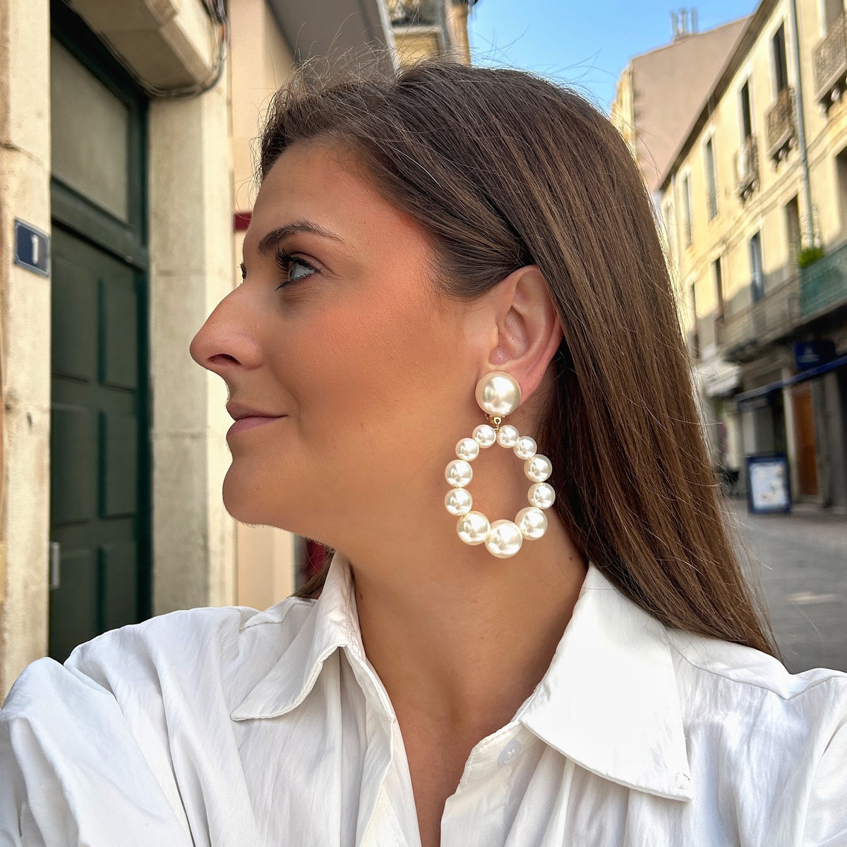 Boucles d’oreilles Bastille Perles XS blanches nacrées Francine Bramli Paris