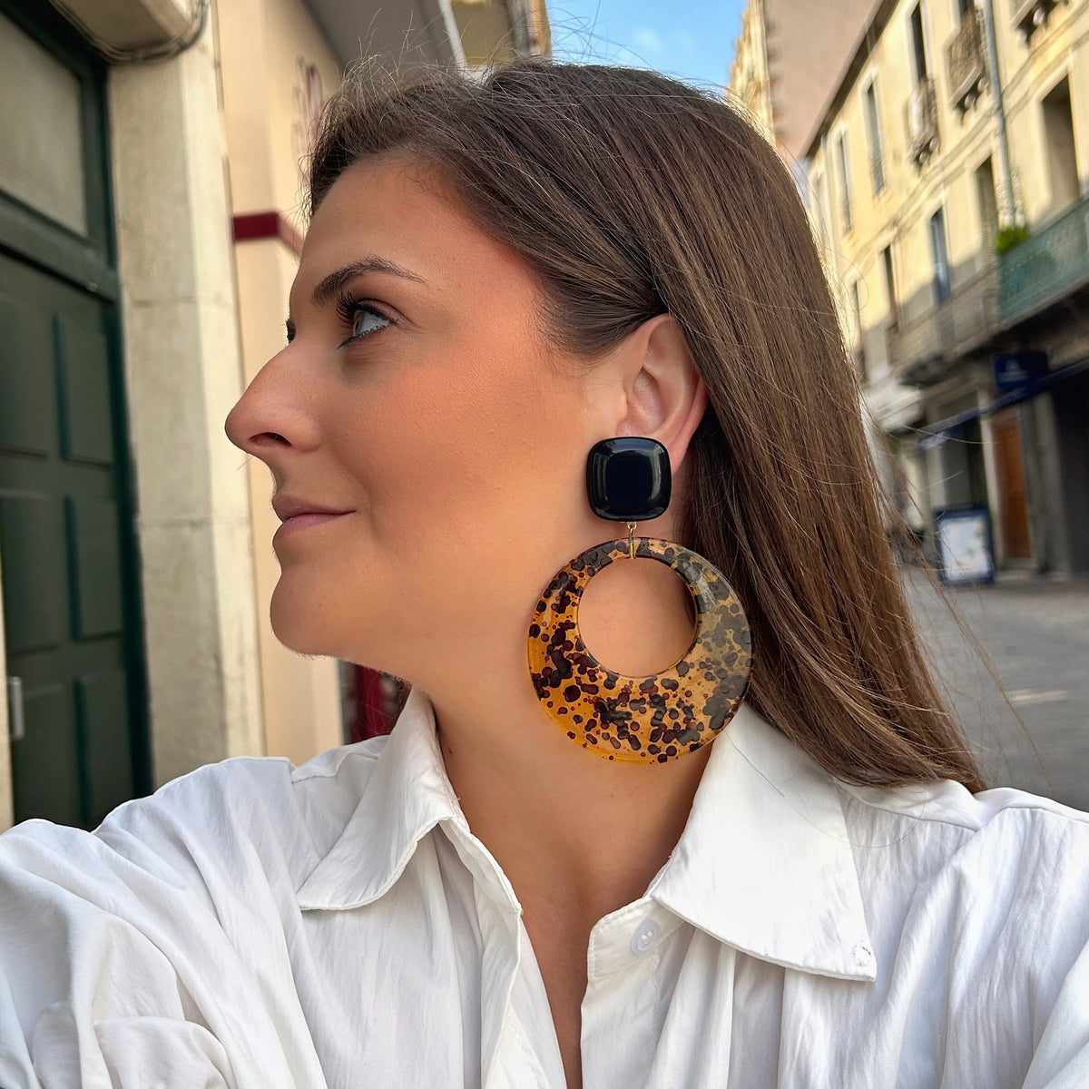 Boucles d’oreilles Cloé Ambre noir et écaille Francine Bramli Paris