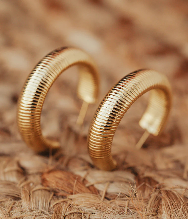 Boucles d’oreilles Kaneko ZAG en acier inoxydable doré créoles texturées