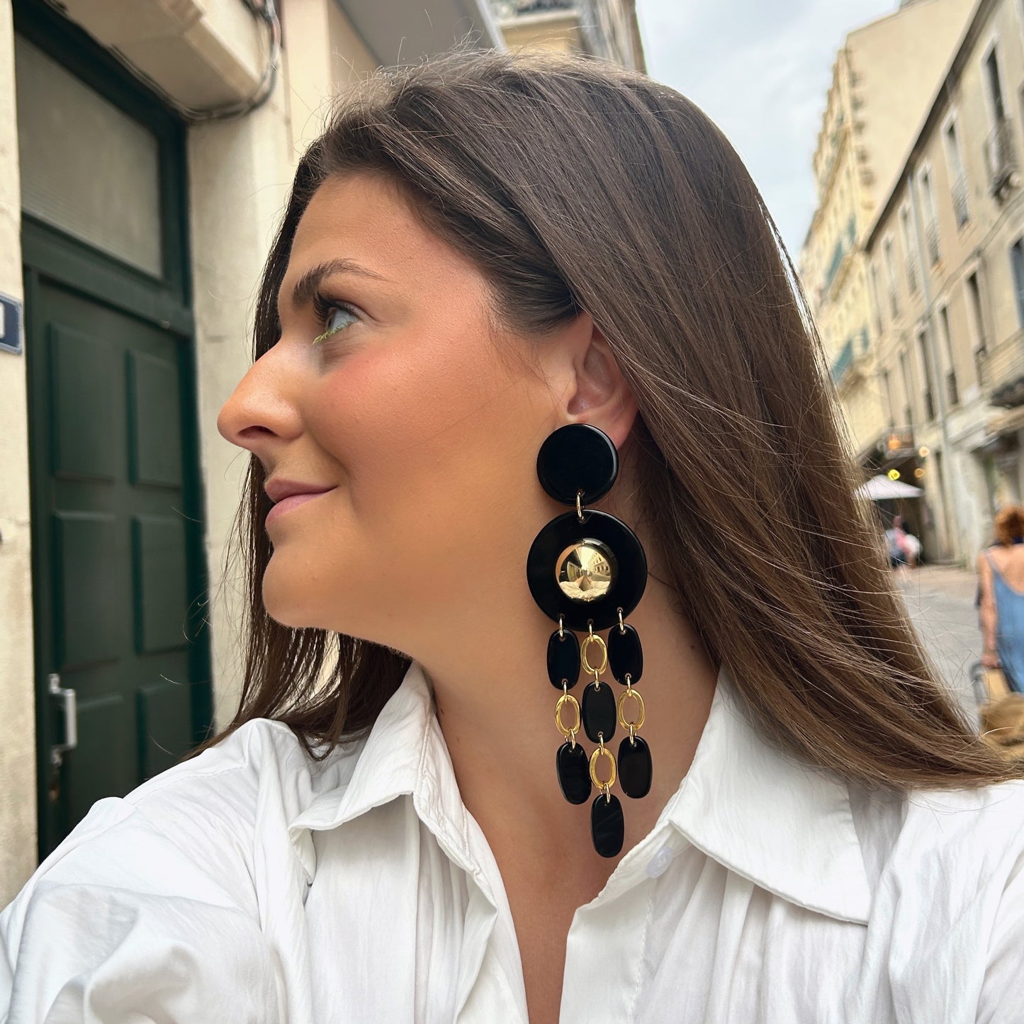 Boucles d'oreilles Pampilles Noir Gold Francine Bramli noires et dorées à pampilles graphiques