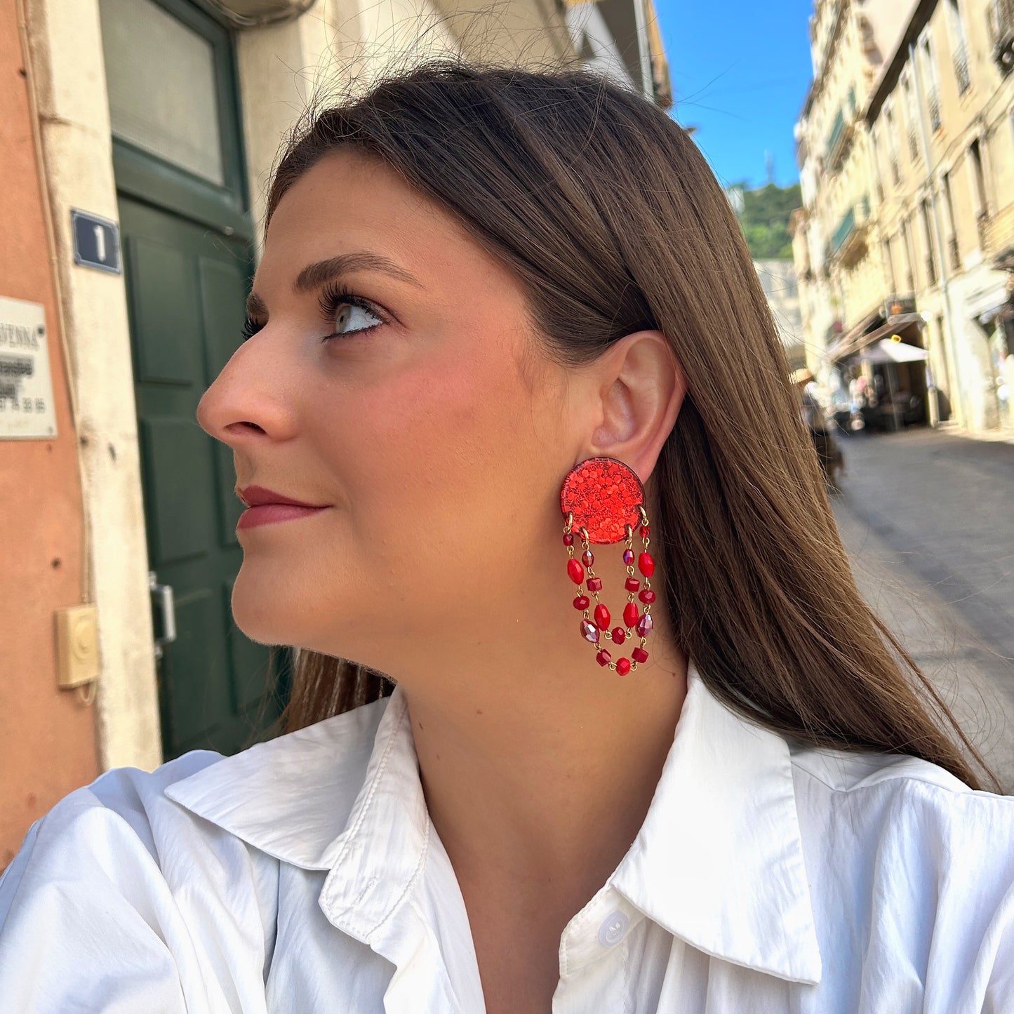 Boucles d’oreilles Pampilles rouges paillettes Francine Bramli Paris perles rouges
