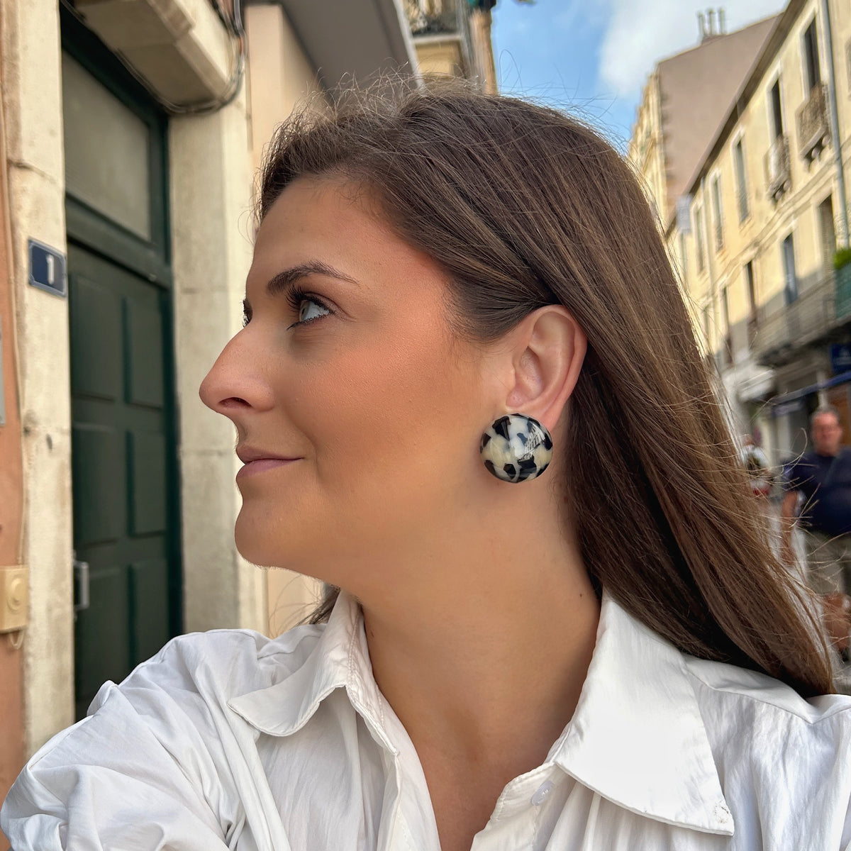 Boucles d’oreilles Rainball écaille noir et blanc Francine Bramli Paris