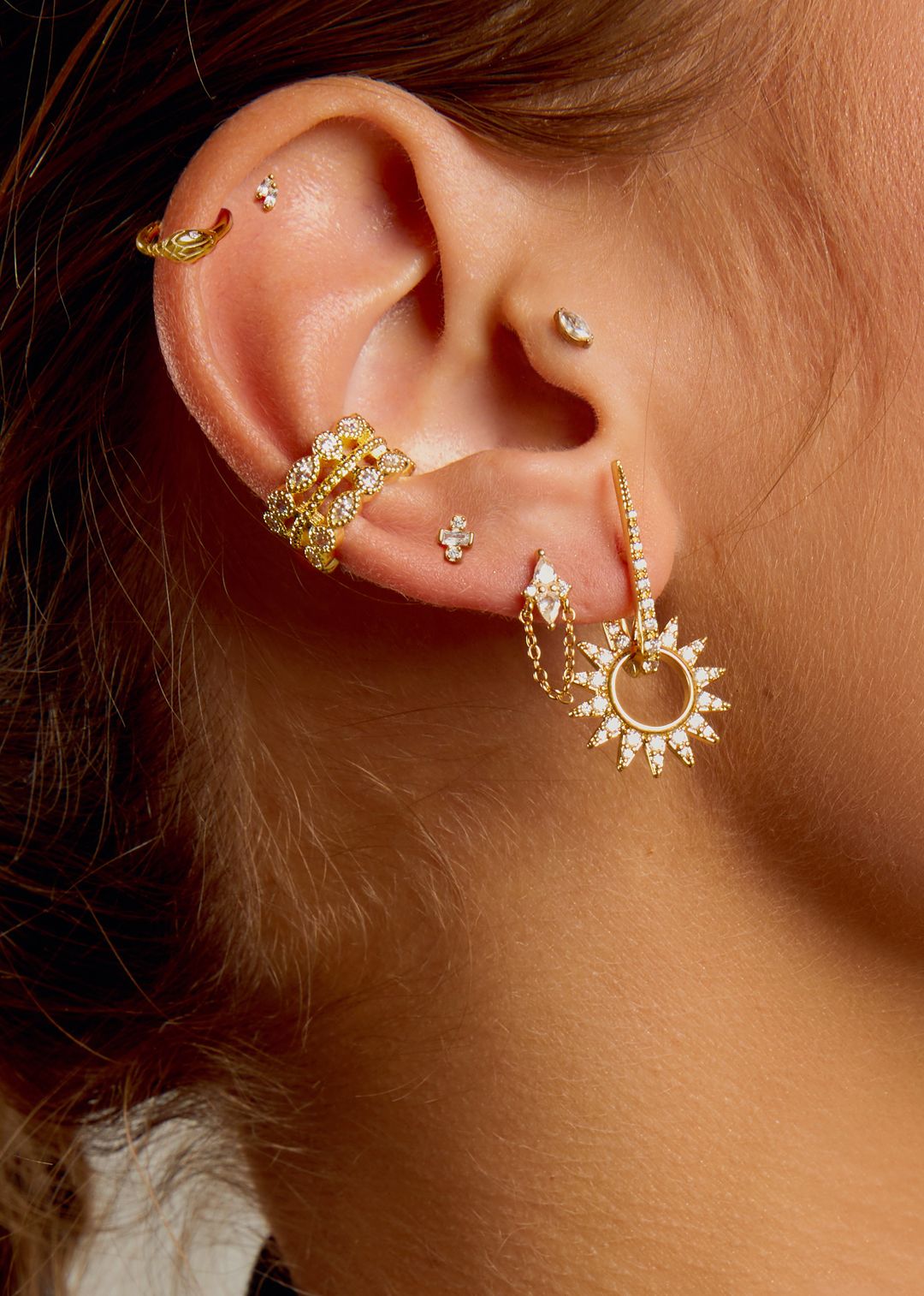 Boucles d’oreilles Sunset Mya Bay en forme de soleil doré serti de strass