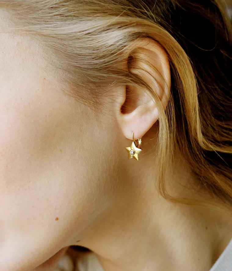 Boucles d’oreilles Vénus ZAG en acier inoxydable doré avec étoile et zircon