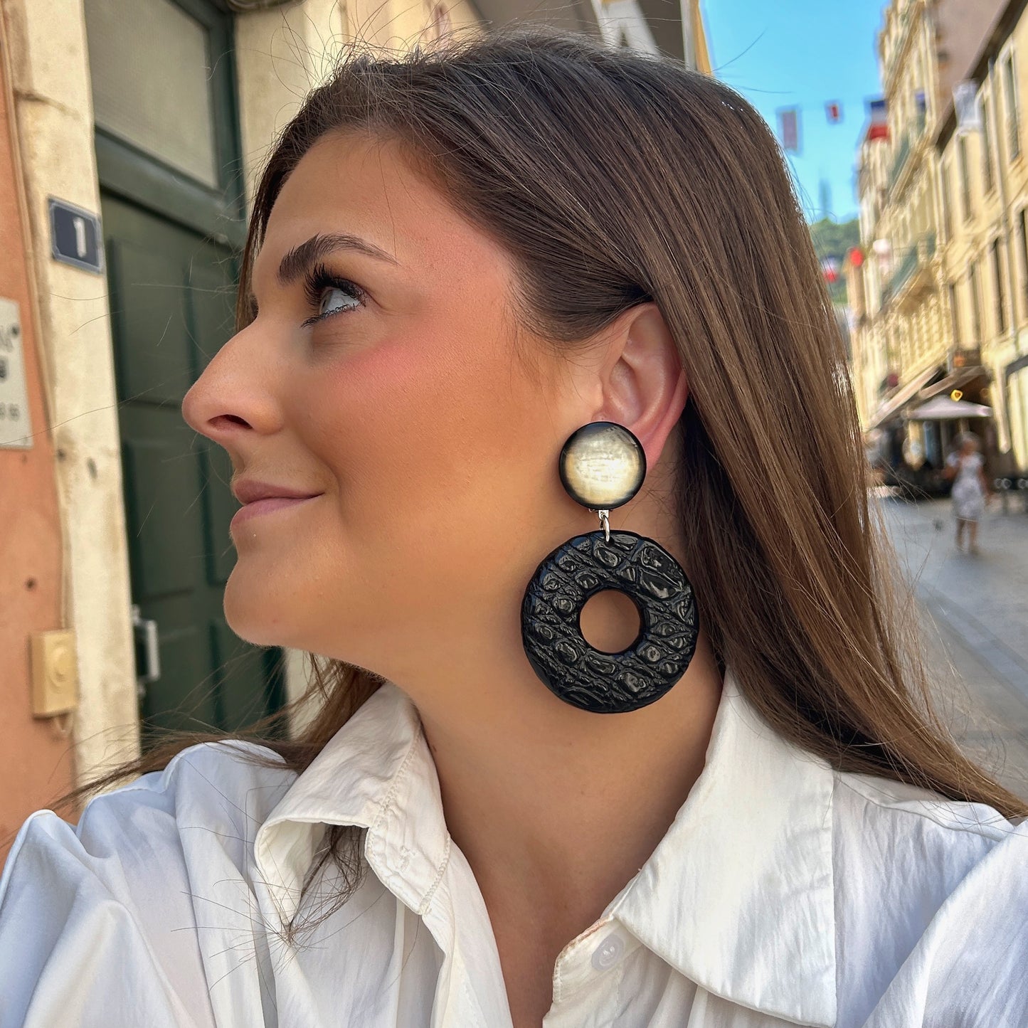 Boucles d’oreilles Yuki Matelassé Noir Francine Bramli Paris