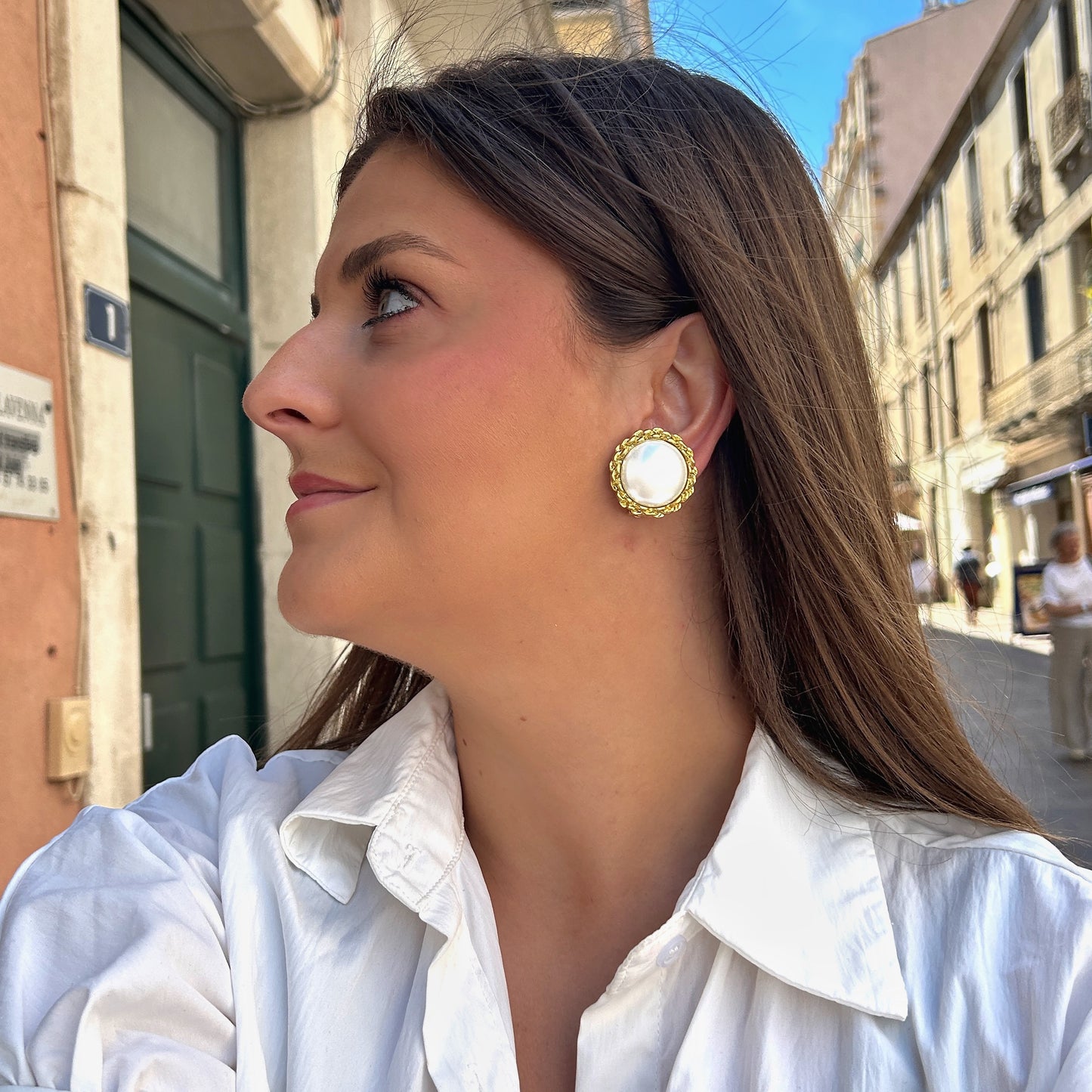Boucles Rainball Theonie nacré Francine Bramli Paris cabochon perle doré