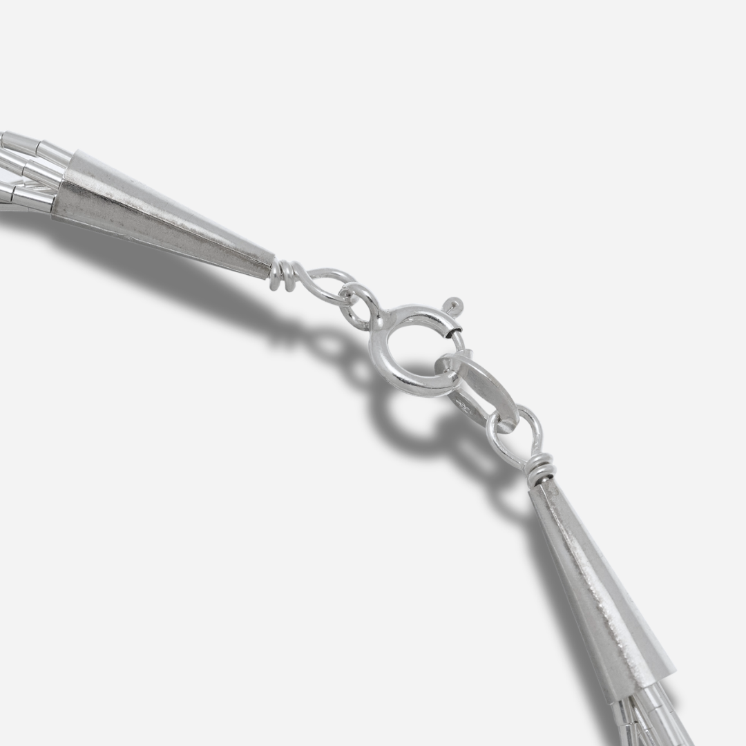 Bracelet B487 Harpo en argent massif liquid silver avec perles de turquoise naturelle fabriqué à la main selon la tradition Navajo.