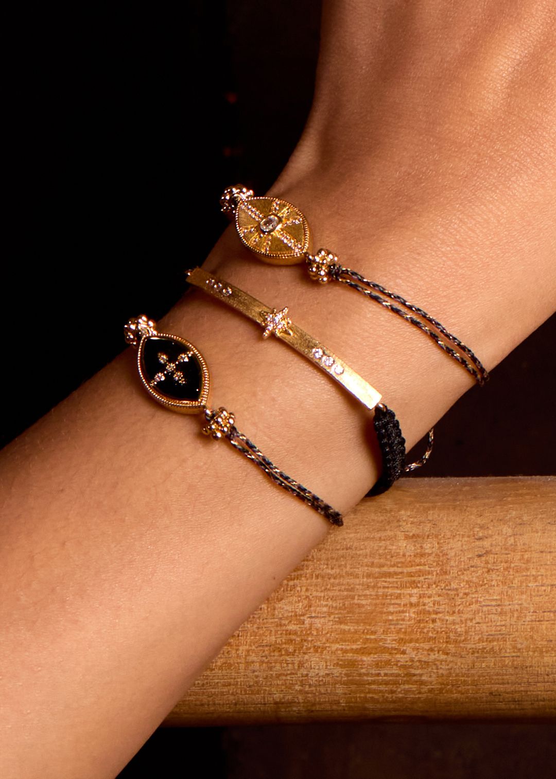 Bracelet California Iris Mya Bay porté au poignet