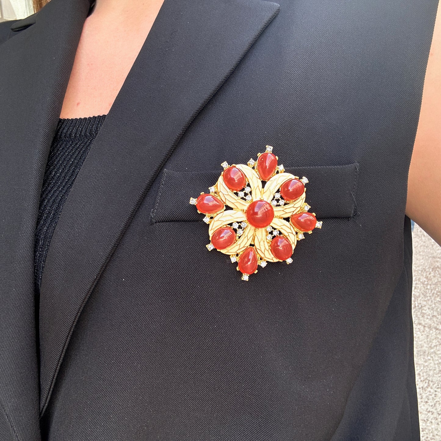 broche-carre-rouge-divinity-sete