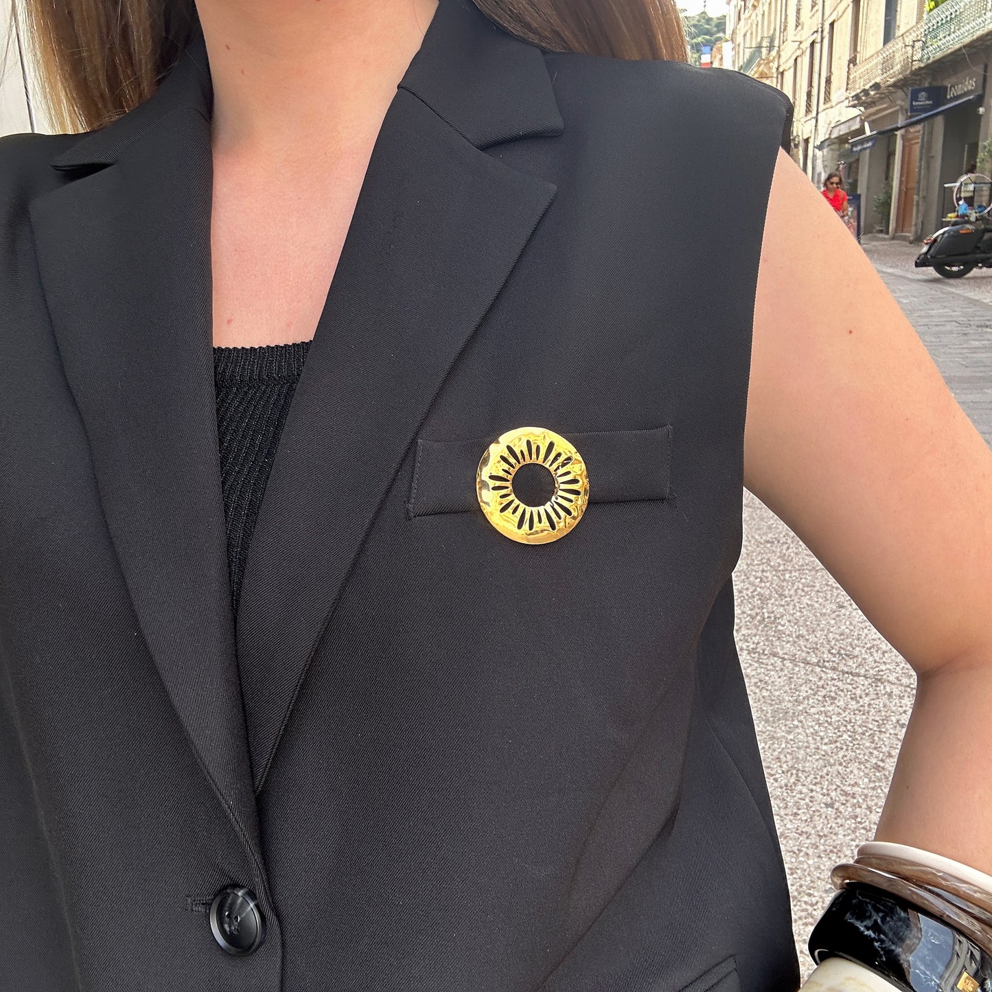 broche-soleil-martele-divinity-sete