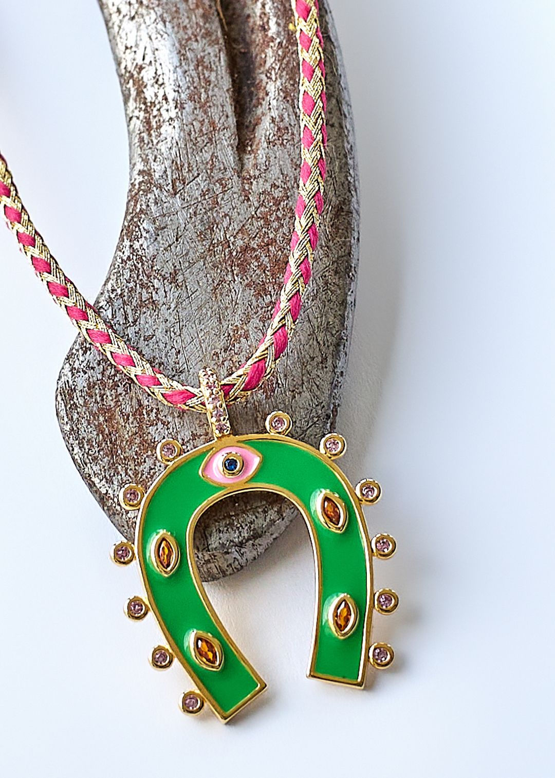 collier-greenhorseshoe-myabay-divinity-sete