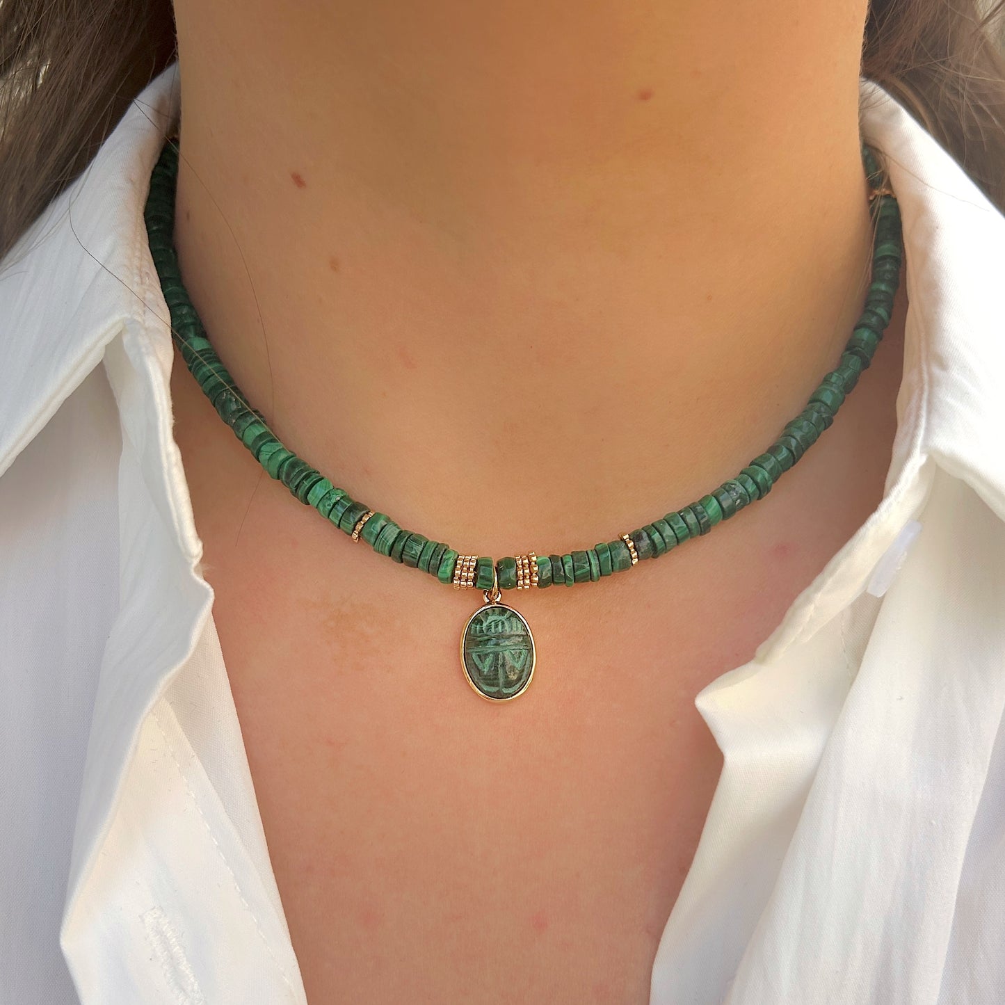 collier-heishi-scarabee-malachite-aufildelo-divinity-sete