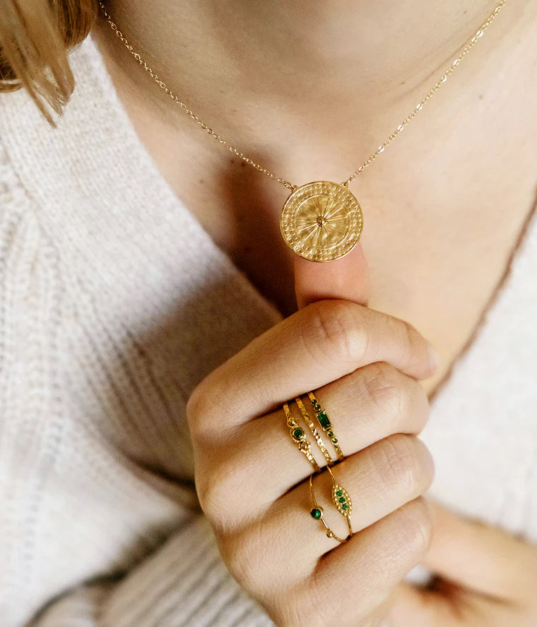 Collier Olora ZAG médaille soleil acier inoxydable doré bijou femme Divinity Sète