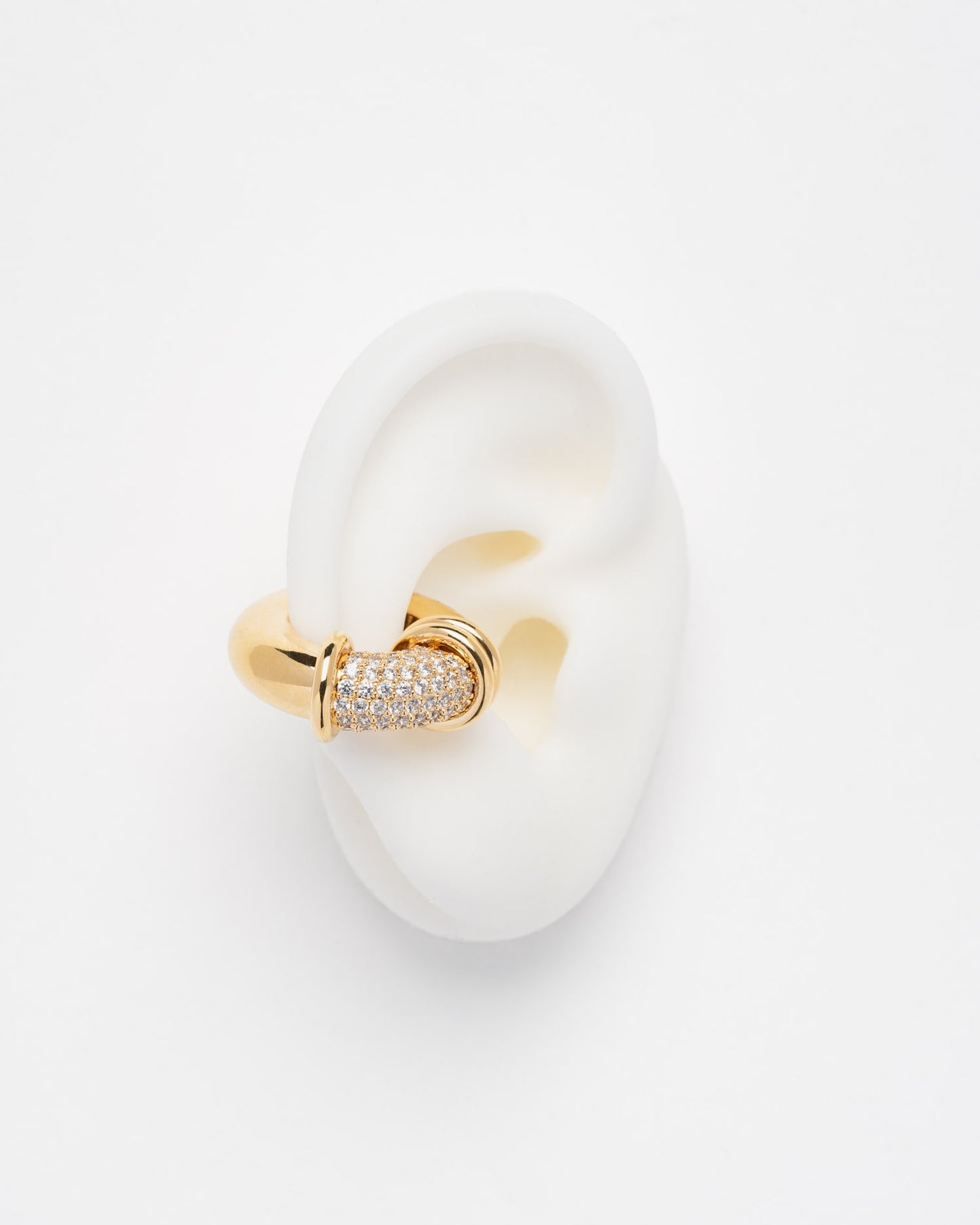 Ear cuff Cosmo Sigal bijou oreille doré pavé de cristaux