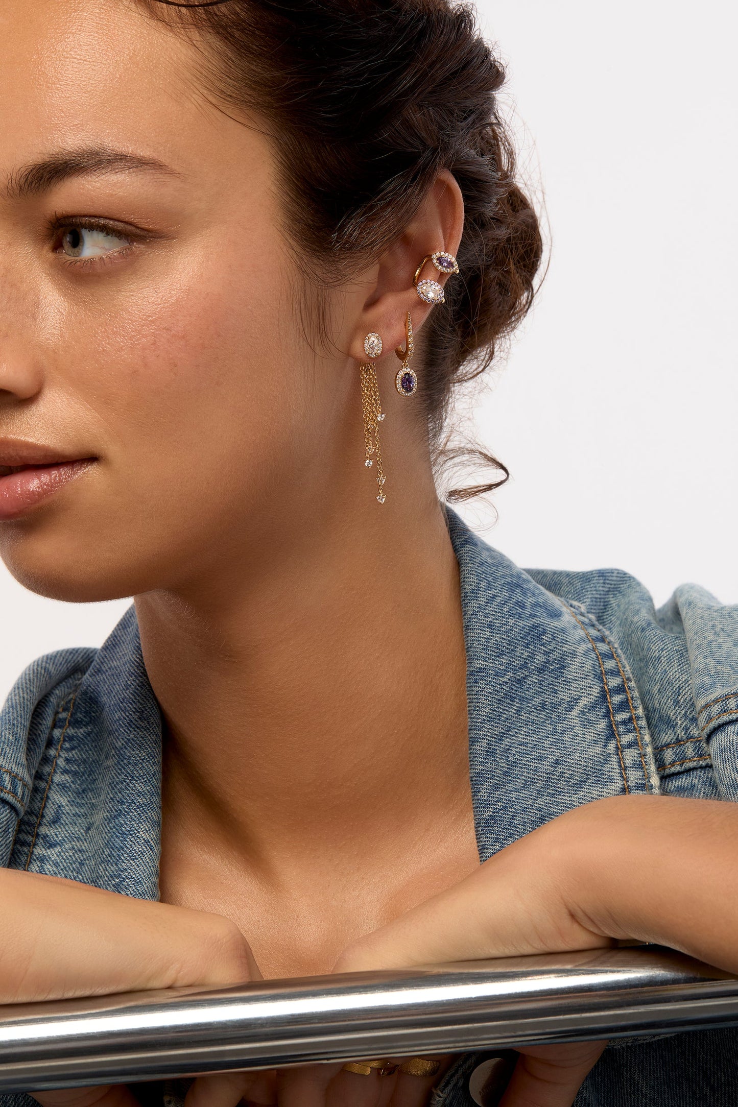 Earcuff Purple Yamato Mya Bay porté en accumulation