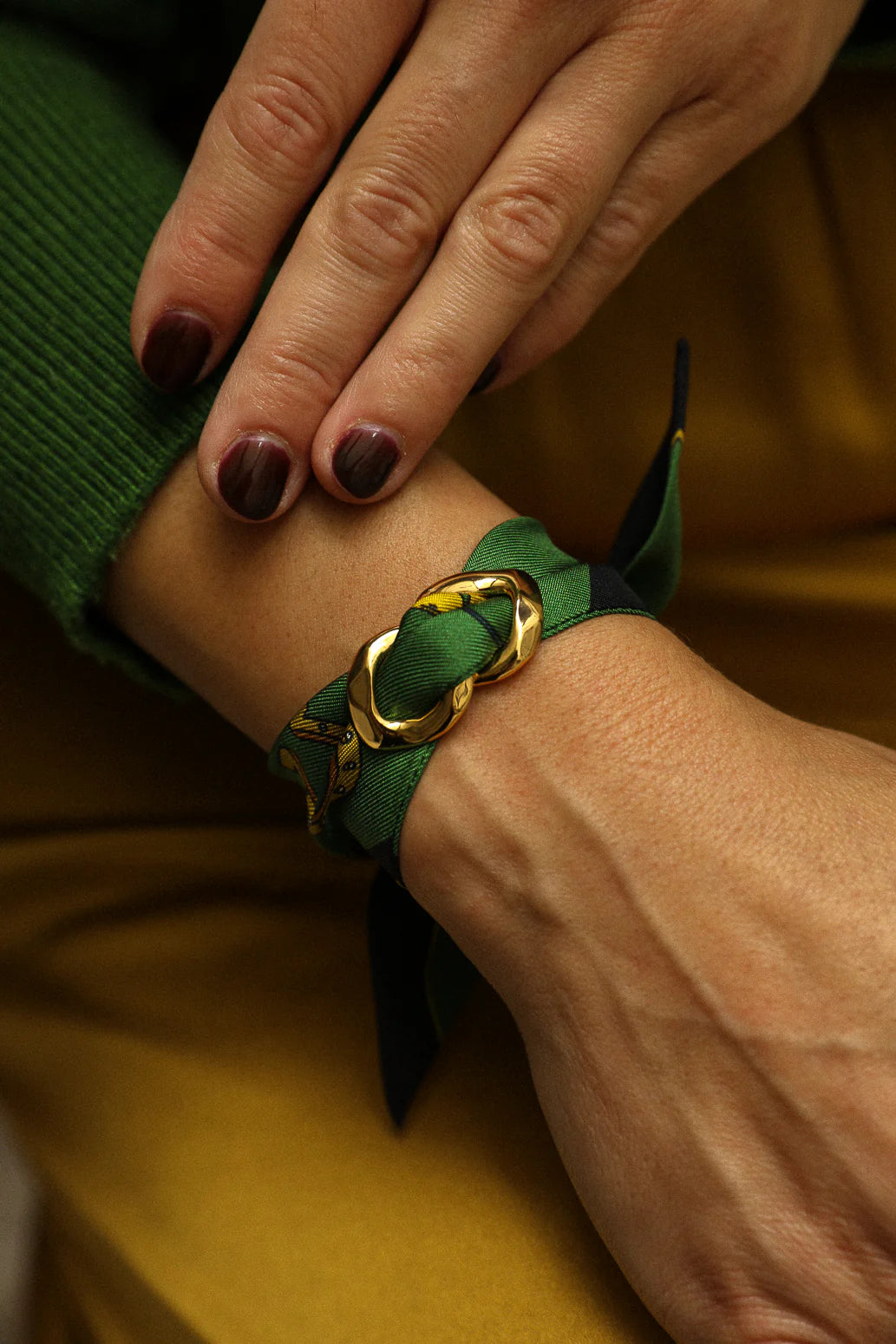 Ornement bracelet foulard dore Annee Divinity Sete