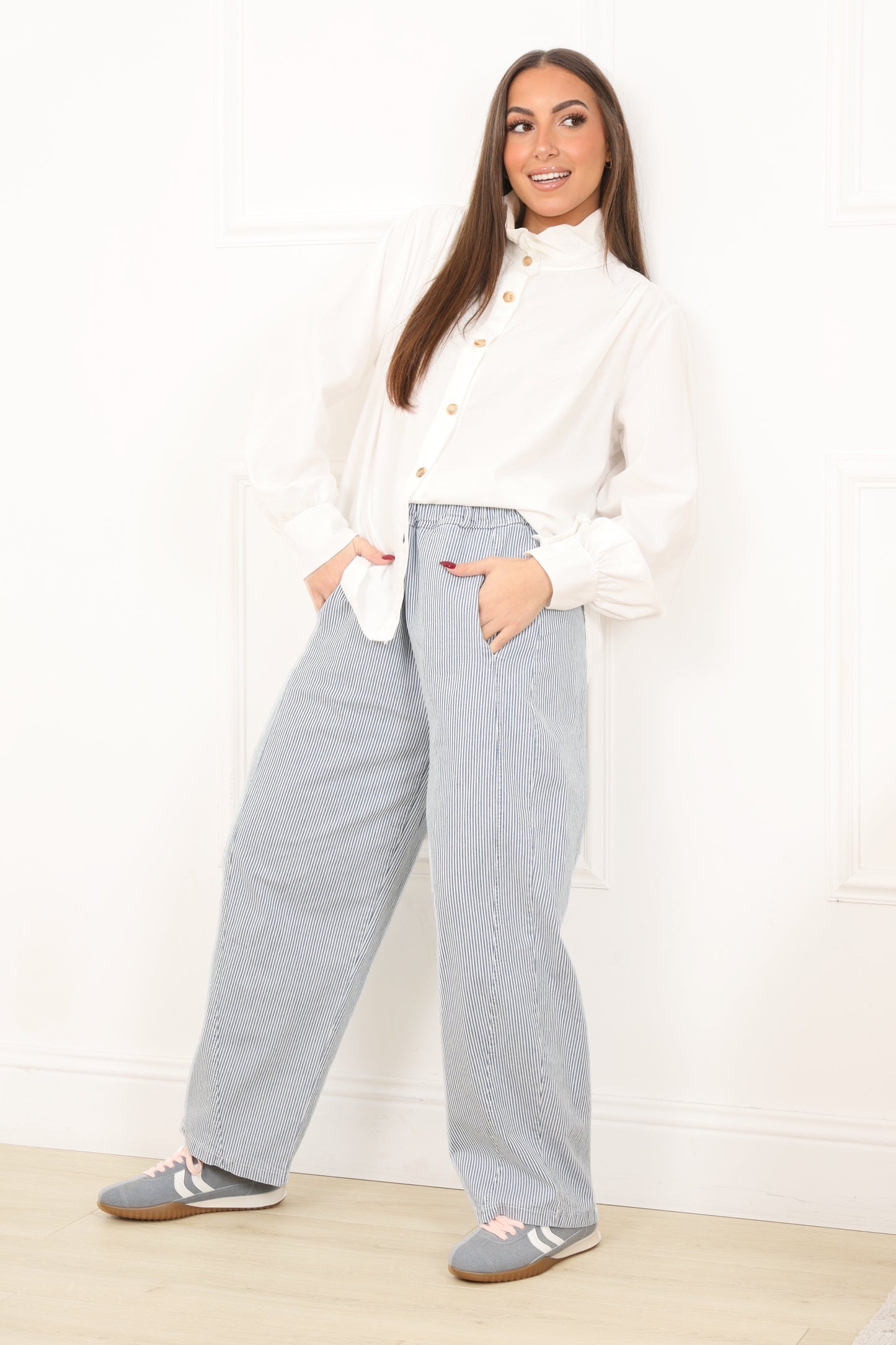 Détail taille élastique pantalon femme