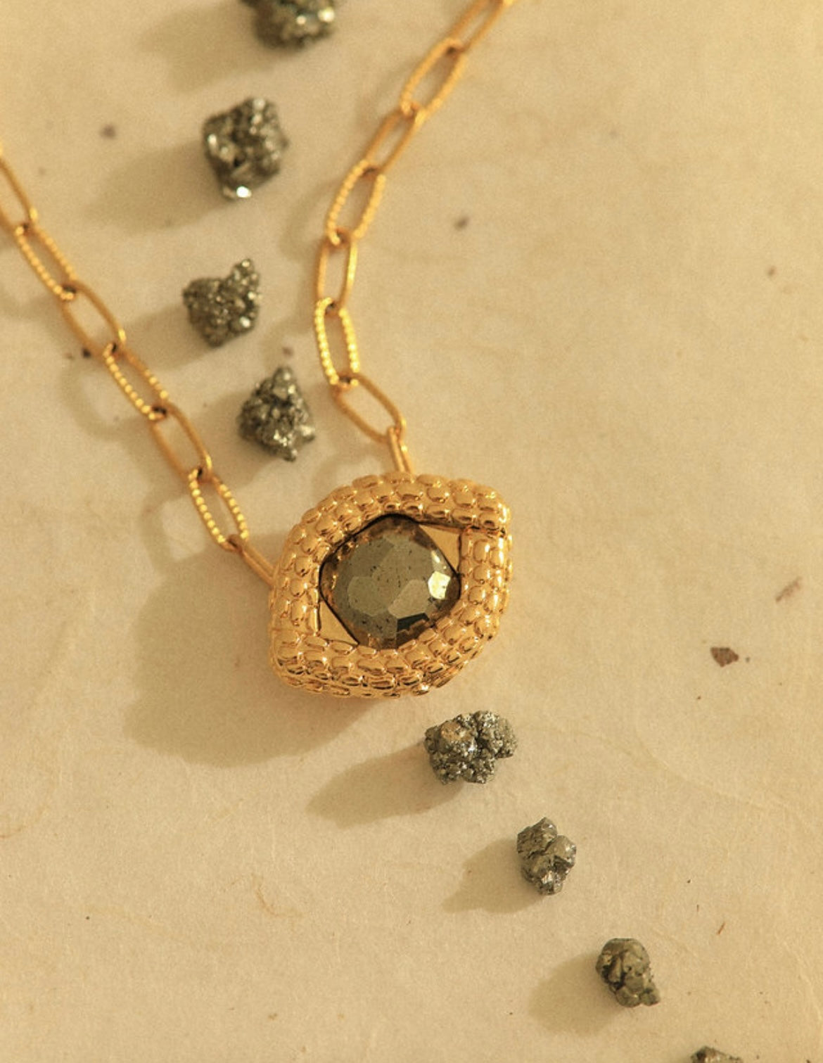 COLLIER - OEIL DE CAIMAN PYRITE