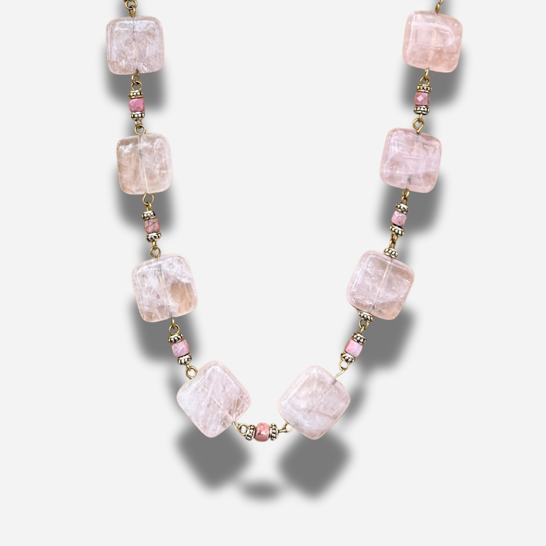 COLLIER - CARRÉ QUARTZ ROSE