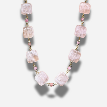 COLLIER - CARRÉ QUARTZ ROSE