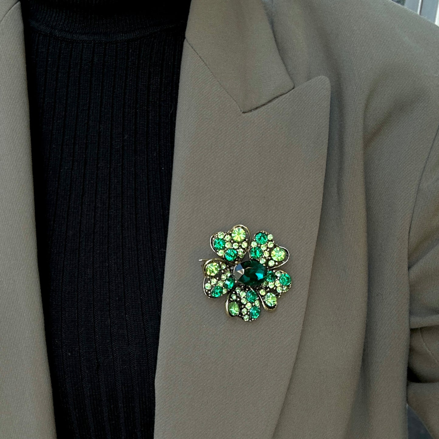 BROCHE - FLEUR VERTE