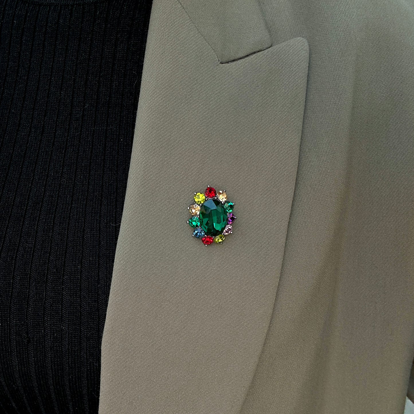 BROCHE - OVALE MULTICOLORE