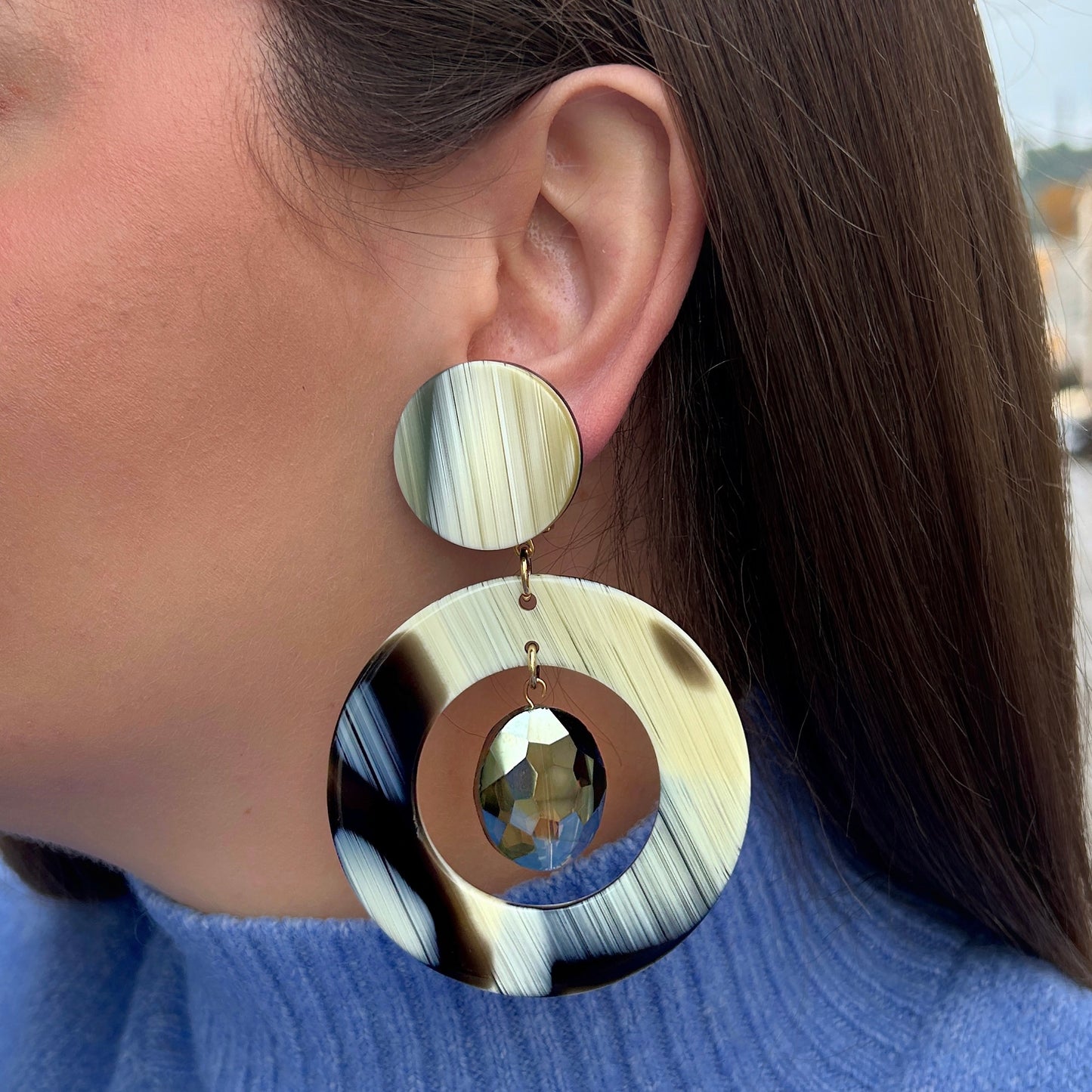 Boucles-doreilles-donuts-corne-marron-francine-bramli-divinity-sete