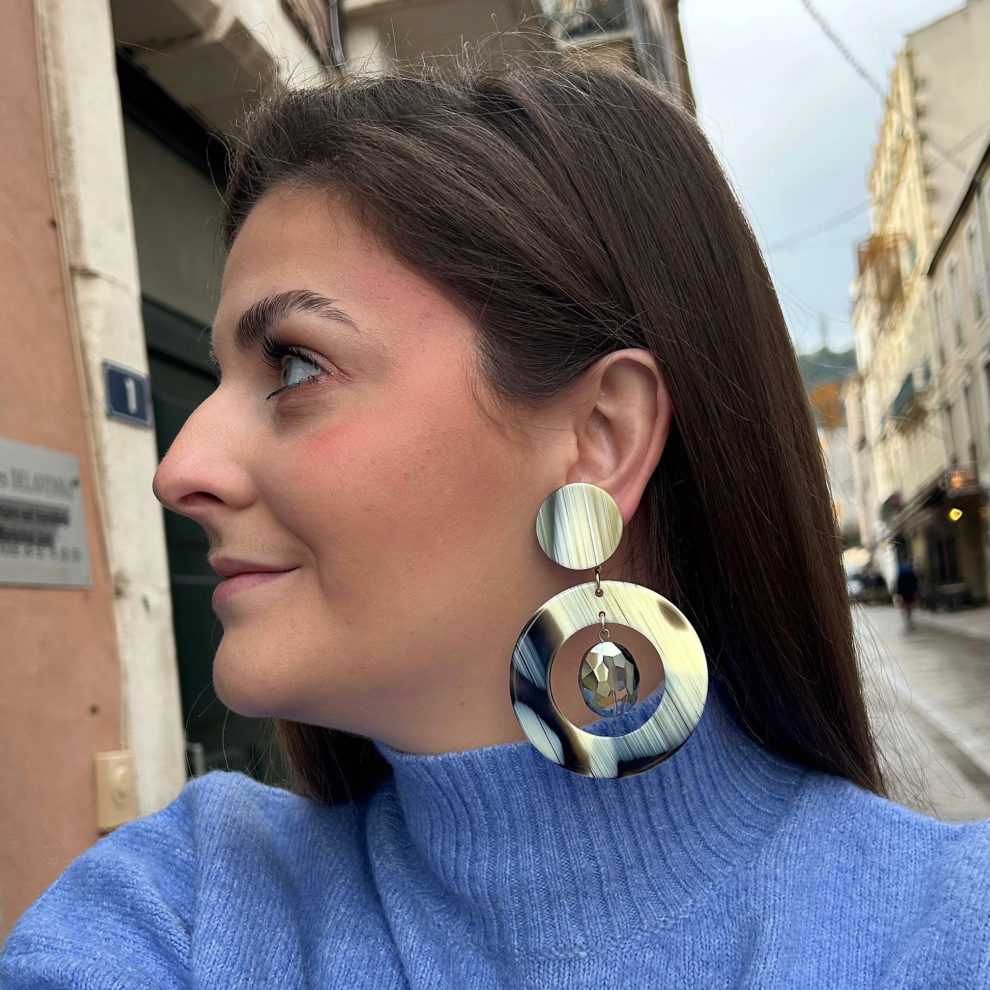 Boucles-doreilles-donuts-corne-marron-francine-bramli-divinity-sete