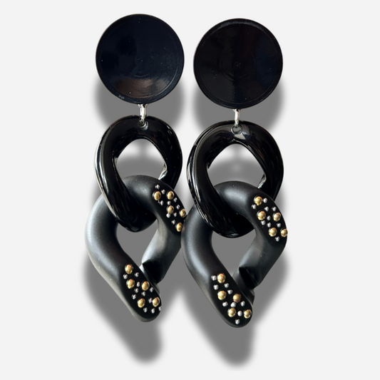 Boucles Maillons Clous Noirs Francine Bramli Paris avec maillons noirs et détails dorés chez Divinity Sète