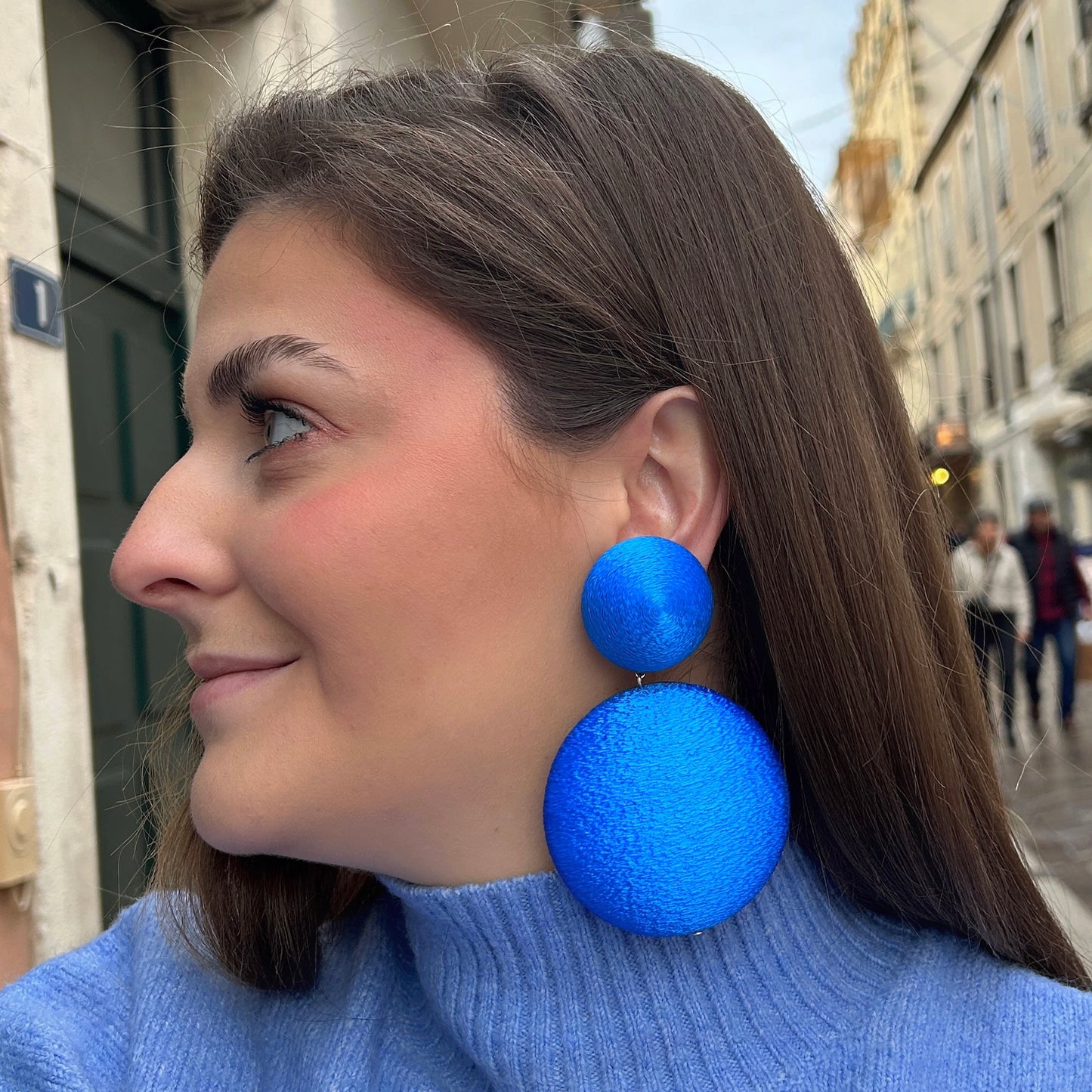 Boucles-doreilles-satin-bleu-francine-bramli-divinity-sete