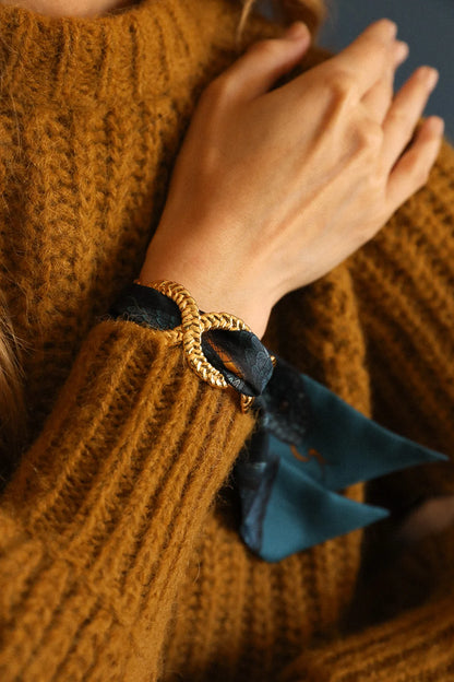 Ruban en soie 4 cm Serpent Bleu An-née motif animalier bleu nuit turquoise et jaune